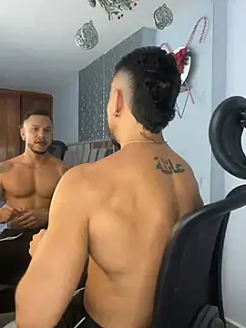 ARON TAYLER01 online show from December 17, 4:11 pm