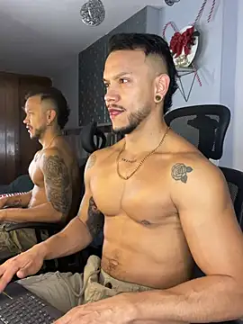 ARON TAYLER01 online show from December 18, 12:29 pm