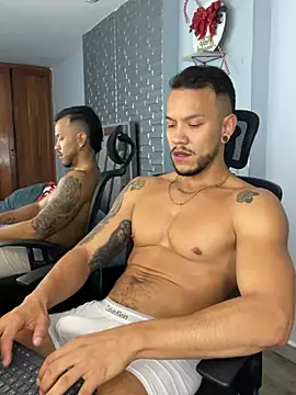 ARON TAYLER01 online show from December 19, 4:24 pm