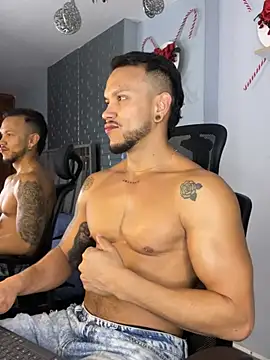 ARON TAYLER01 online show from December 28, 2:10 pm