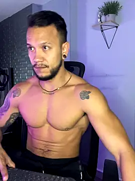 ARON TAYLER01 online show from September 26, 10:19 am