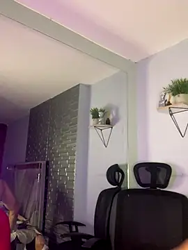 ARON TAYLER01 online show from October 22, 10:37 am