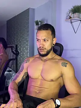 ARON TAYLER01 online show from November 7, 10:26 am