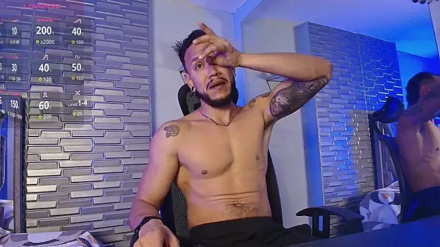 ARON TAYLER01 online show from April 22, 10:28 am