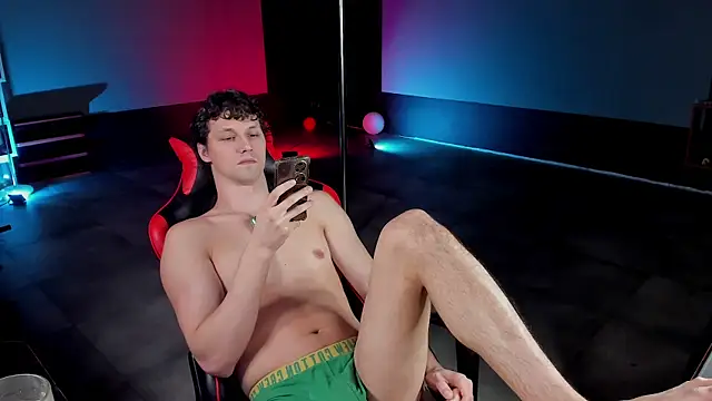 dirty-boss online show from April 19, 5:45 pm