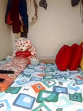 NicRaisaa online show from March 11, 5:05 am