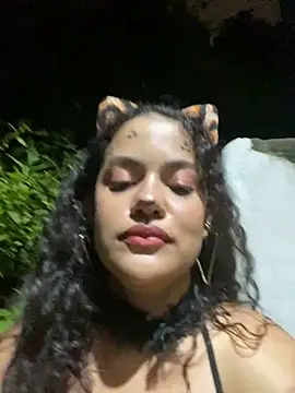 Snapshot of demonaughtyyy chatting on November 1, 4:25 am demonaughtyyy online show from November 1, 4:25 am