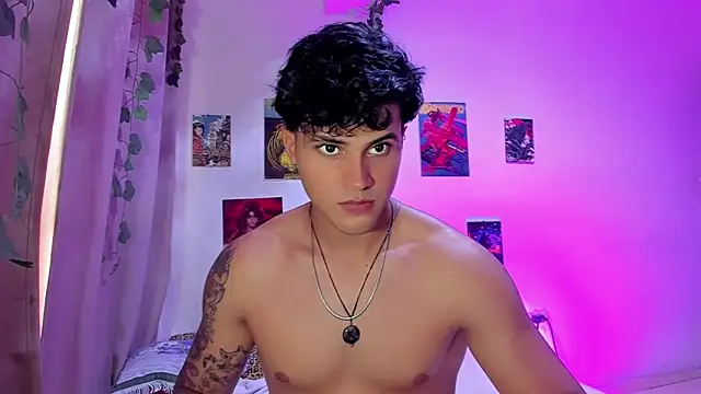 Snapshot of Nekoboy01 chatting on December 10, 9:11 pm Nekoboy01 online show from December 10, 9:11 pm