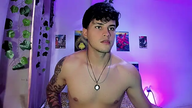 Snapshot of Nekoboy01 chatting on December 13, 8:47 pm Nekoboy01 online show from December 13, 8:47 pm