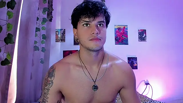 Snapshot of Nekoboy01 chatting on December 15, 7:31 pm Nekoboy01 online show from December 15, 7:31 pm