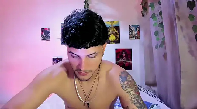 Snapshot of Nekoboy01 chatting on December 28, 12:57 am Nekoboy01 online show from December 28, 12:57 am