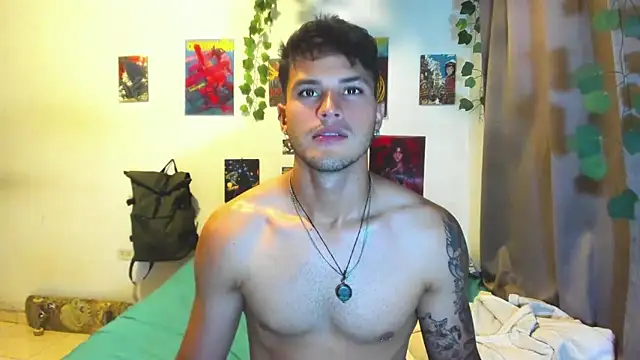 Snapshot of Nekoboy01 chatting on October 20, 10:10 pm Nekoboy01 online show from October 20, 10:10 pm