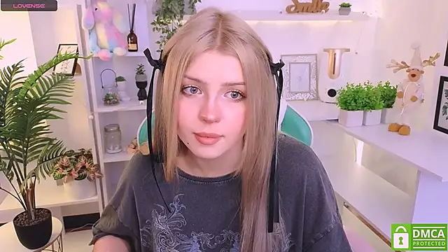 Snapshot of Grace_and__Jacob chatting on January 11, 8:33 am Grace and Jacob online show from January 11, 8:33 am