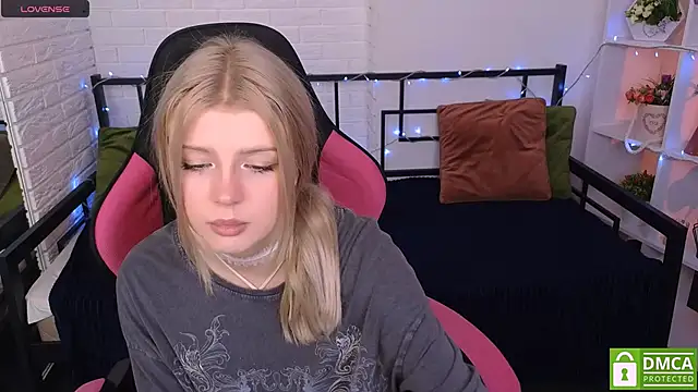 Snapshot of Grace_and__Jacob chatting on January 12, 11:17 am Grace and Jacob online show from January 12, 11:17 am