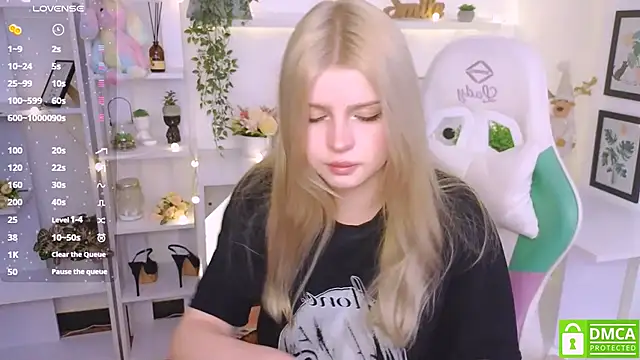 Snapshot of Grace_and__Jacob chatting on January 17, 1:56 pm Grace and Jacob online show from January 17, 1:56 pm