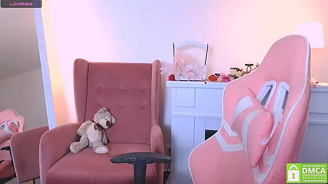 Snapshot of Grace_and__Jacob chatting on February 1, 9:43 am Grace and Jacob online show from February 1, 9:43 am