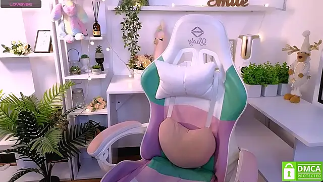 Snapshot of Grace_and__Jacob chatting on February 17, 9:19 pm Grace and Jacob online show from February 17, 9:19 pm