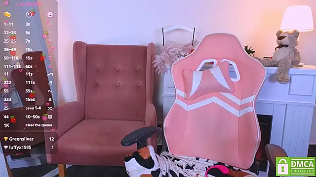 Snapshot of Grace_and__Jacob chatting on February 25, 5:15 pm Grace and Jacob online show from February 25, 5:15 pm