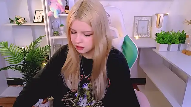 Snapshot of Grace_and__Jacob chatting on February 27, 4:10 pm Grace and Jacob online show from February 27, 4:10 pm