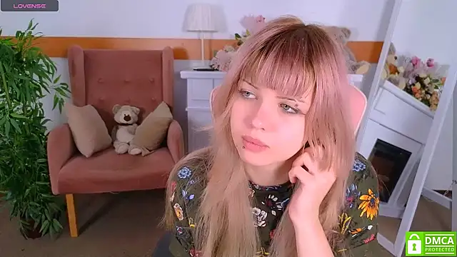 Snapshot of Grace_and__Jacob chatting on October 18, 6:37 am Grace and Jacob online show from October 18, 6:37 am