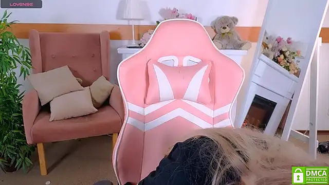 Snapshot of Grace_and__Jacob chatting on October 21, 12:50 pm Grace and Jacob online show from October 21, 12:50 pm