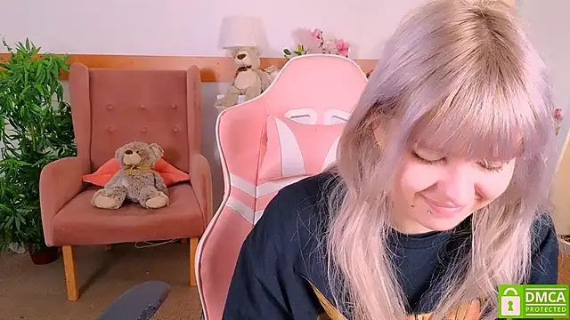 Snapshot of Grace_and__Jacob chatting on November 19, 8:25 am Grace and Jacob online show from November 19, 8:25 am