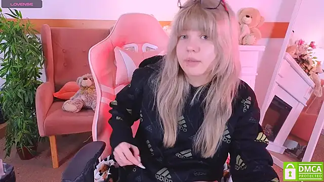 Snapshot of Grace_and__Jacob chatting on December 1, 11:59 am Grace and Jacob online show from December 1, 11:59 am