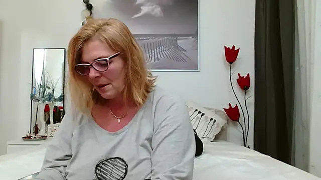 YulliaMilf online show from March 13, 4:45 pm