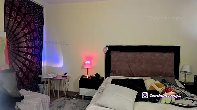 Thedollhoney online show from April 23, 6:03 am