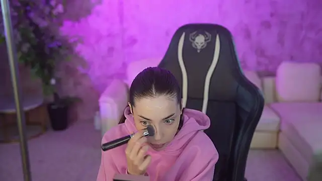 Snapshot of Kate054 chatting on December 15, 8:07 am Kate054 online show from December 15, 8:07 am