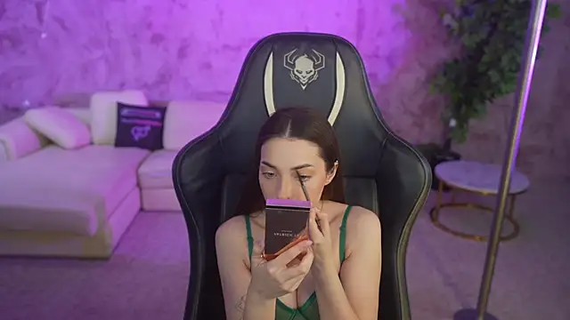 Snapshot of Kate054 chatting on December 16, 8:19 am Kate054 online show from December 16, 8:19 am