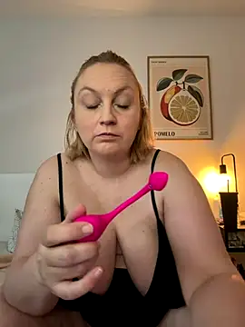 BBW Nora online show from December 2, 9:03 am