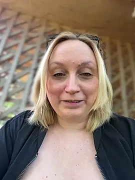 Snapshot of BBW_Nora chatting on April 24, 9:45 am BBW Nora online show from April 24, 9:45 am