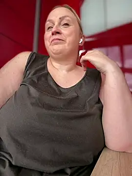 Snapshot of BBW_Nora chatting on June 3, 11:02 am BBW Nora online show from June 3, 11:02 am