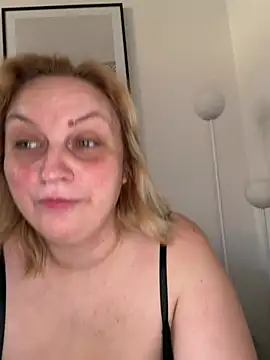 Snapshot of BBW_Nora chatting on July 15, 7:02 am BBW Nora online show from July 15, 7:02 am