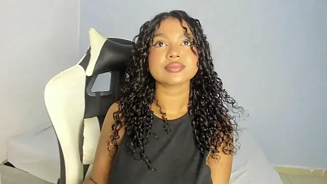 Snapshot of chloe_ebony_ chatting on January 11, 8:54 pm chloe ebony  online show from January 11, 8:54 pm
