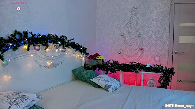 LillyMoure  online show from January 7, 11:51 pm