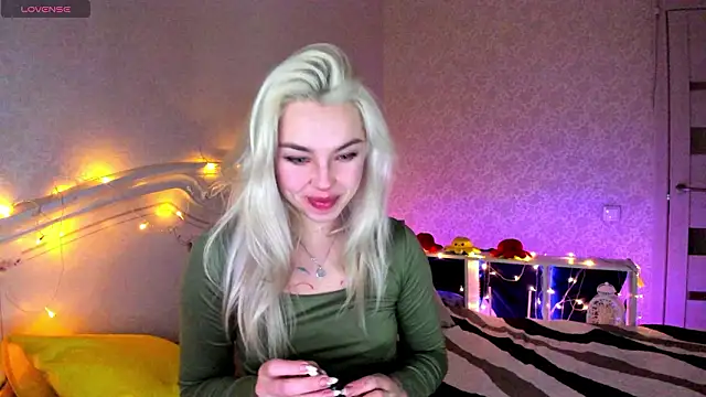 LillyMoure  online show from February 22, 11:03 pm