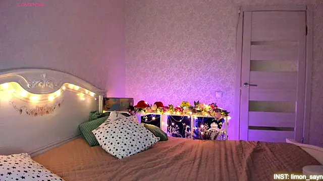 LillyMoure  online show from April 18, 11:16 pm