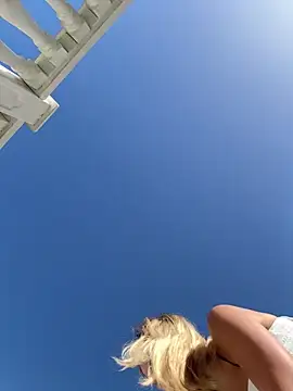 Snapshot of BritneyDimond chatting on December 24, 1:50 pm BritneyDimond online show from December 24, 1:50 pm