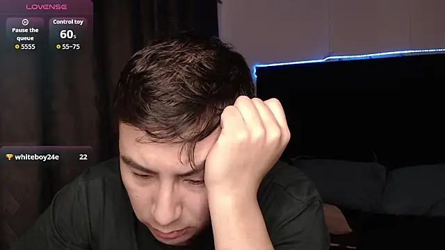 andrewmhilton  online show from February 4, 8:09 am