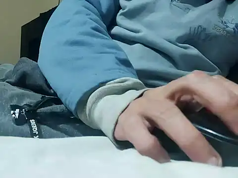 Snapshot of maxxx20202020 chatting on January 6, 2:15 am maxxx20202020 online show from January 6, 2:15 am