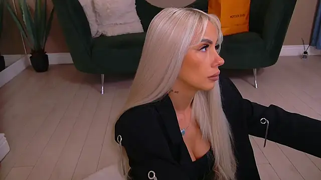 Bailey Rush online show from April 18, 6:12 pm