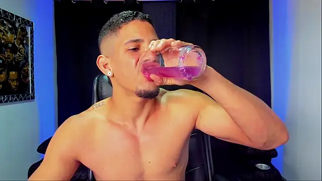 Snapshot of jhonnysnow17 chatting on October 26, 3:18 pm jhonnysnow17 online show from October 26, 3:18 pm