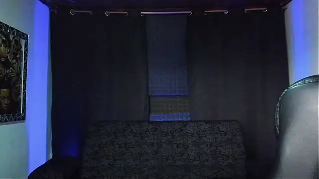 Snapshot of jhonnysnow17 chatting on October 31, 6:31 pm jhonnysnow17 online show from October 31, 6:31 pm