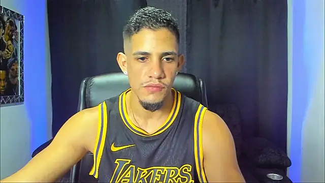 Snapshot of jhonnysnow17 chatting on November 6, 1:50 am jhonnysnow17 online show from November 6, 1:50 am