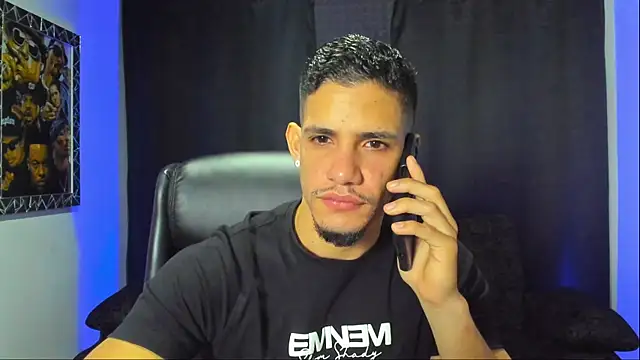 Snapshot of jhonnysnow17 chatting on November 8, 11:03 pm jhonnysnow17 online show from November 8, 11:03 pm