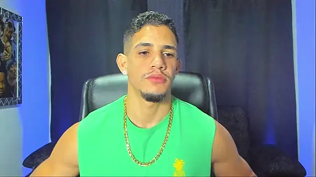 Snapshot of jhonnysnow17 chatting on November 9, 10:41 pm jhonnysnow17 online show from November 9, 10:41 pm