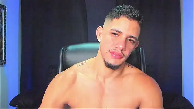 Snapshot of jhonnysnow17 chatting on November 13, 4:28 pm jhonnysnow17 online show from November 13, 4:28 pm