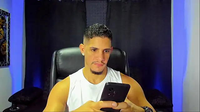 Snapshot of jhonnysnow17 chatting on November 28, 11:51 pm jhonnysnow17 online show from November 28, 11:51 pm